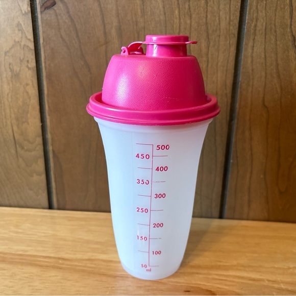 Tupperware Quick Shake Container - Picture 2 of 6